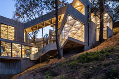 ī����ɣ�ϱ������������뻷����Ϊһ��