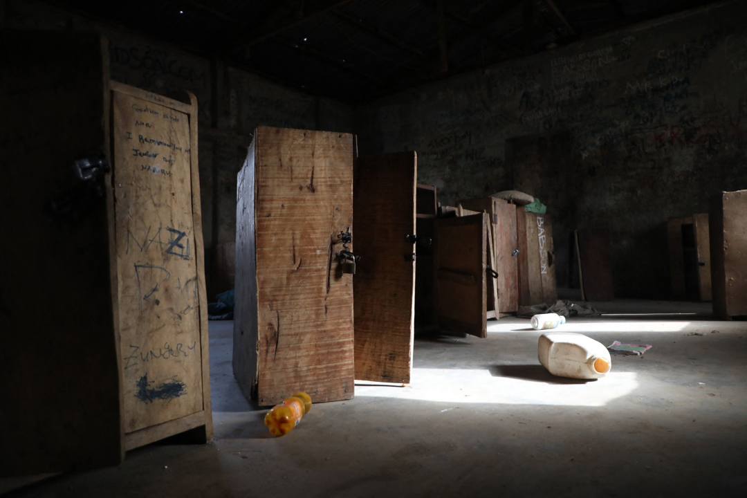 恐惧上学,版权; Sodiq Adelakun Adekola