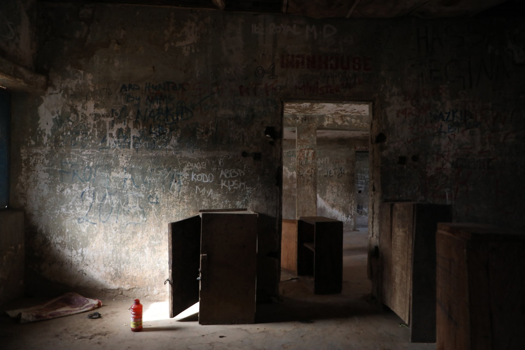 恐惧上学,版权; Sodiq Adelakun Adekola